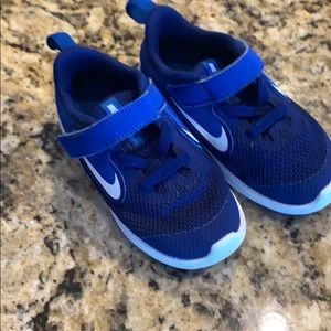 Toddler boys Nikes size 8